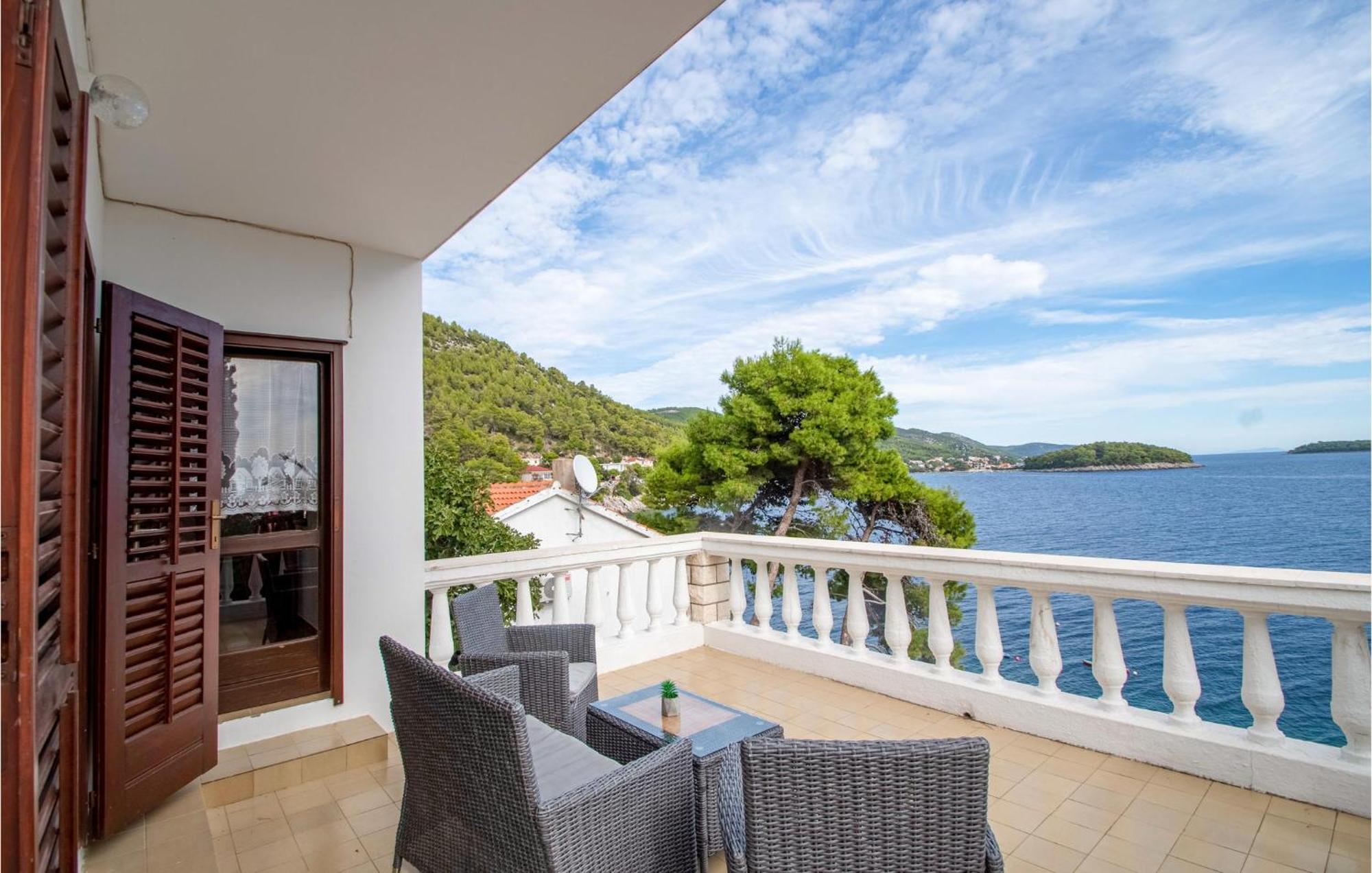 Beautiful Home In Prizba With Kitchen エクステリア 写真