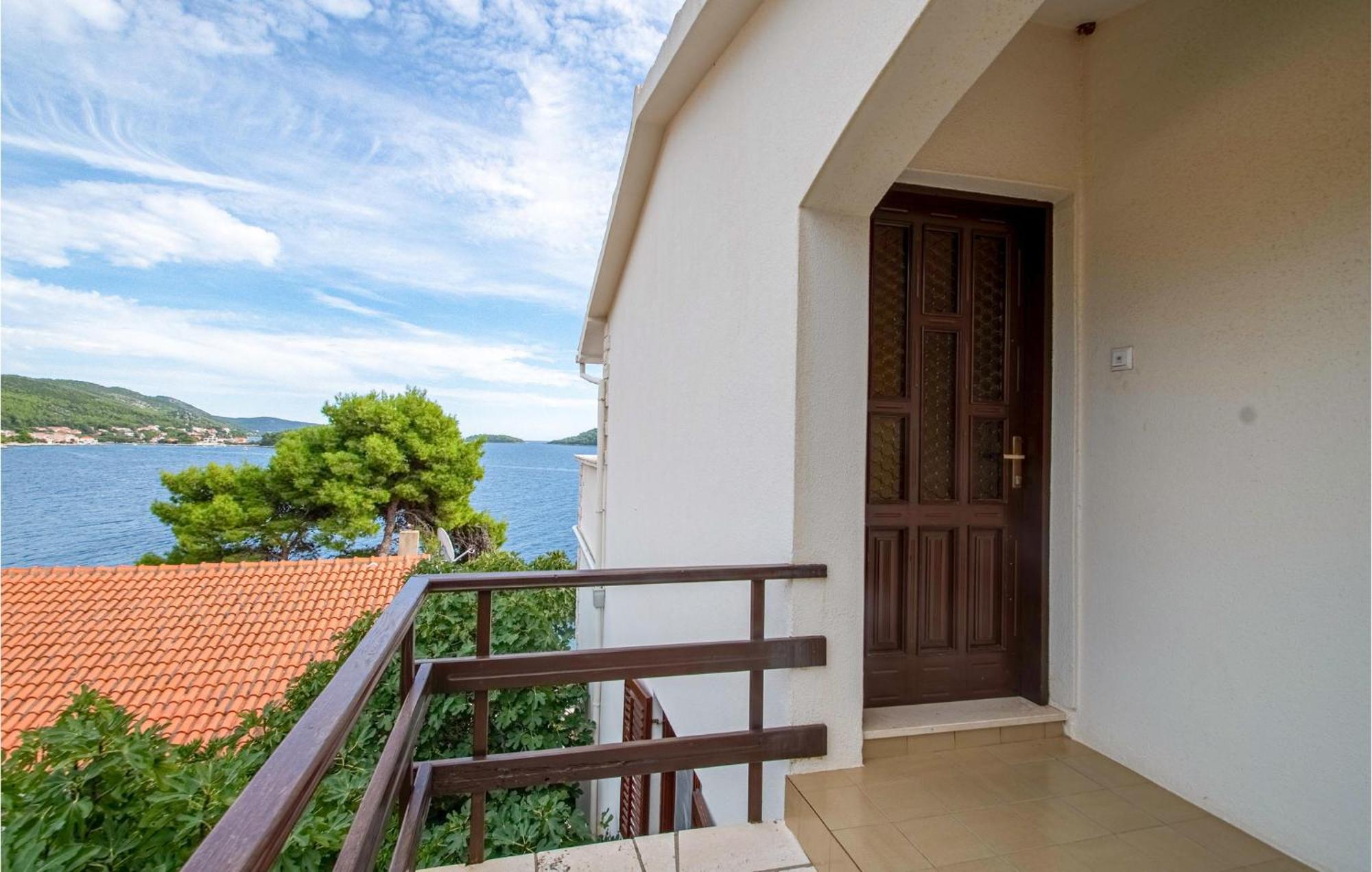 Beautiful Home In Prizba With Kitchen エクステリア 写真
