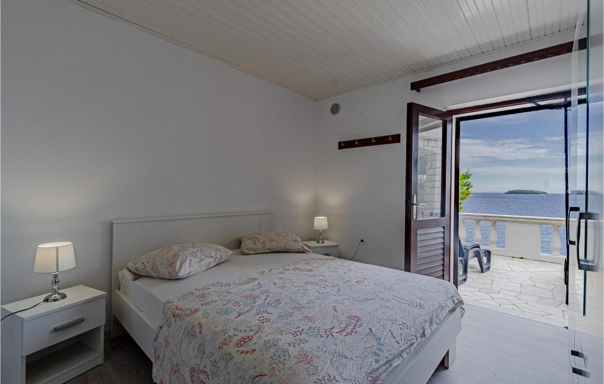 Beautiful Home In Prizba With Kitchen エクステリア 写真