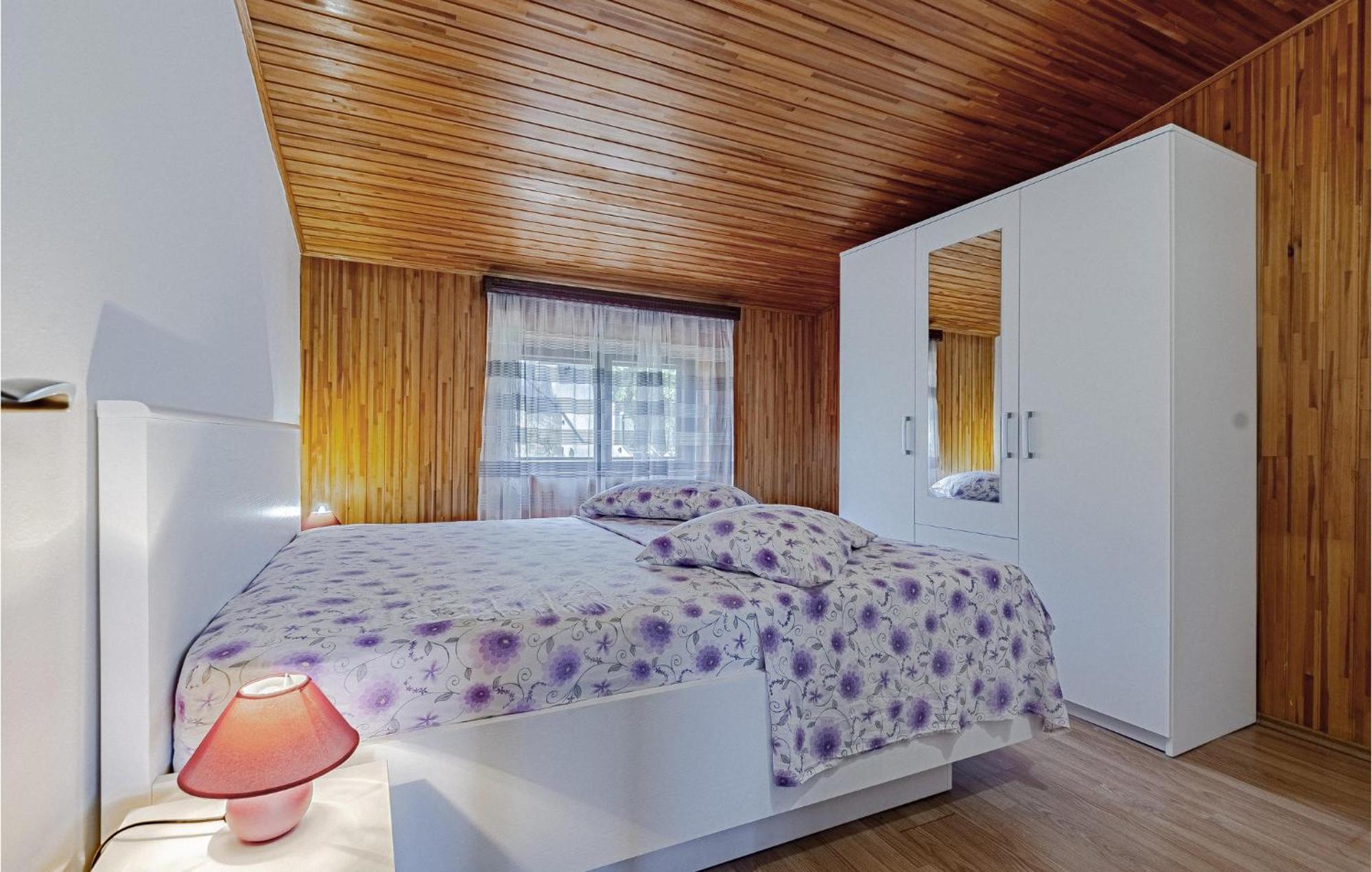 Beautiful Home In Prizba With Kitchen エクステリア 写真