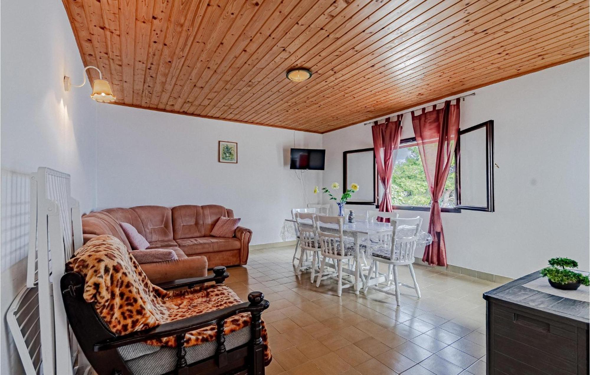 Beautiful Home In Prizba With Kitchen エクステリア 写真