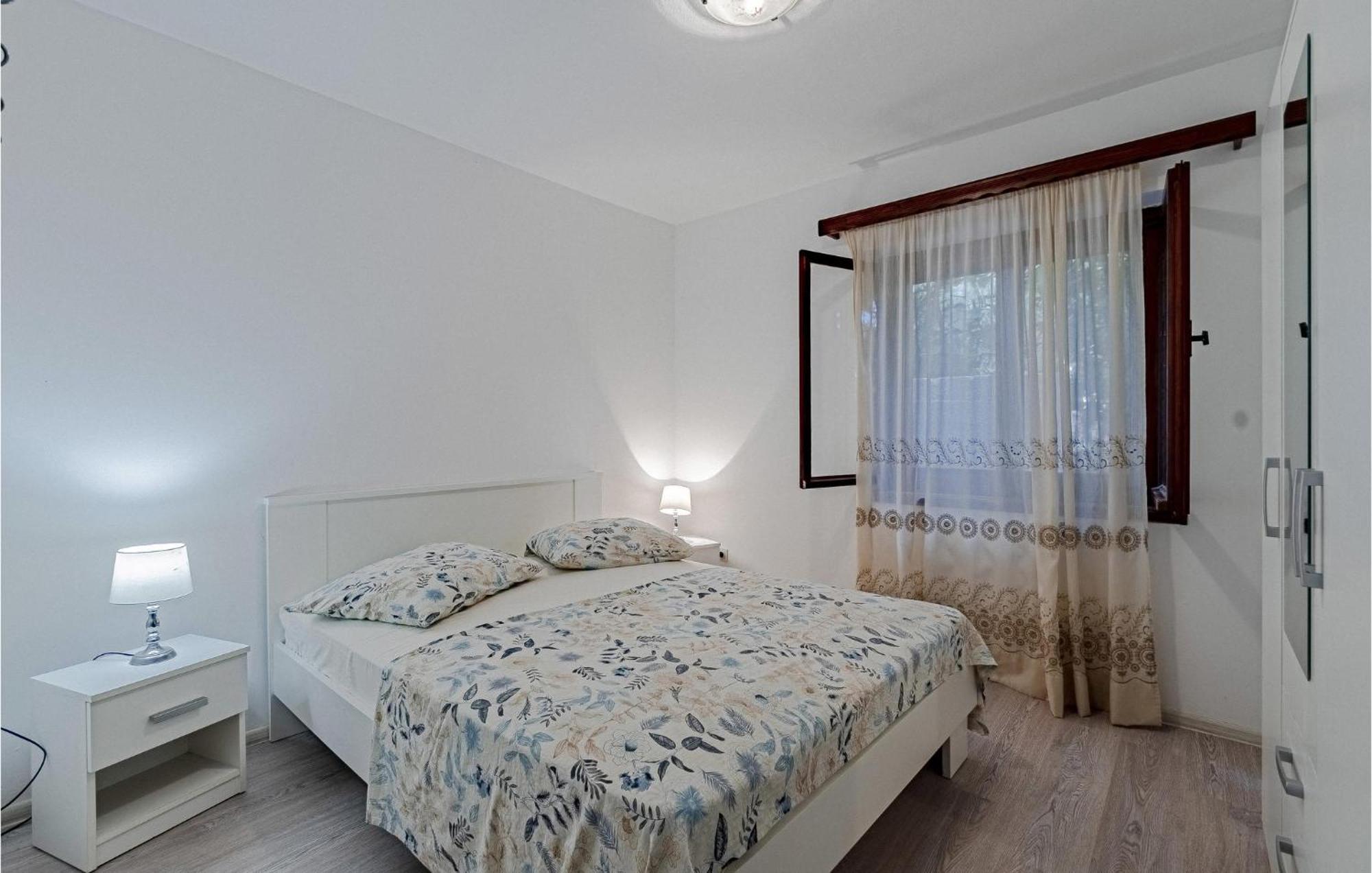 Beautiful Home In Prizba With Kitchen エクステリア 写真