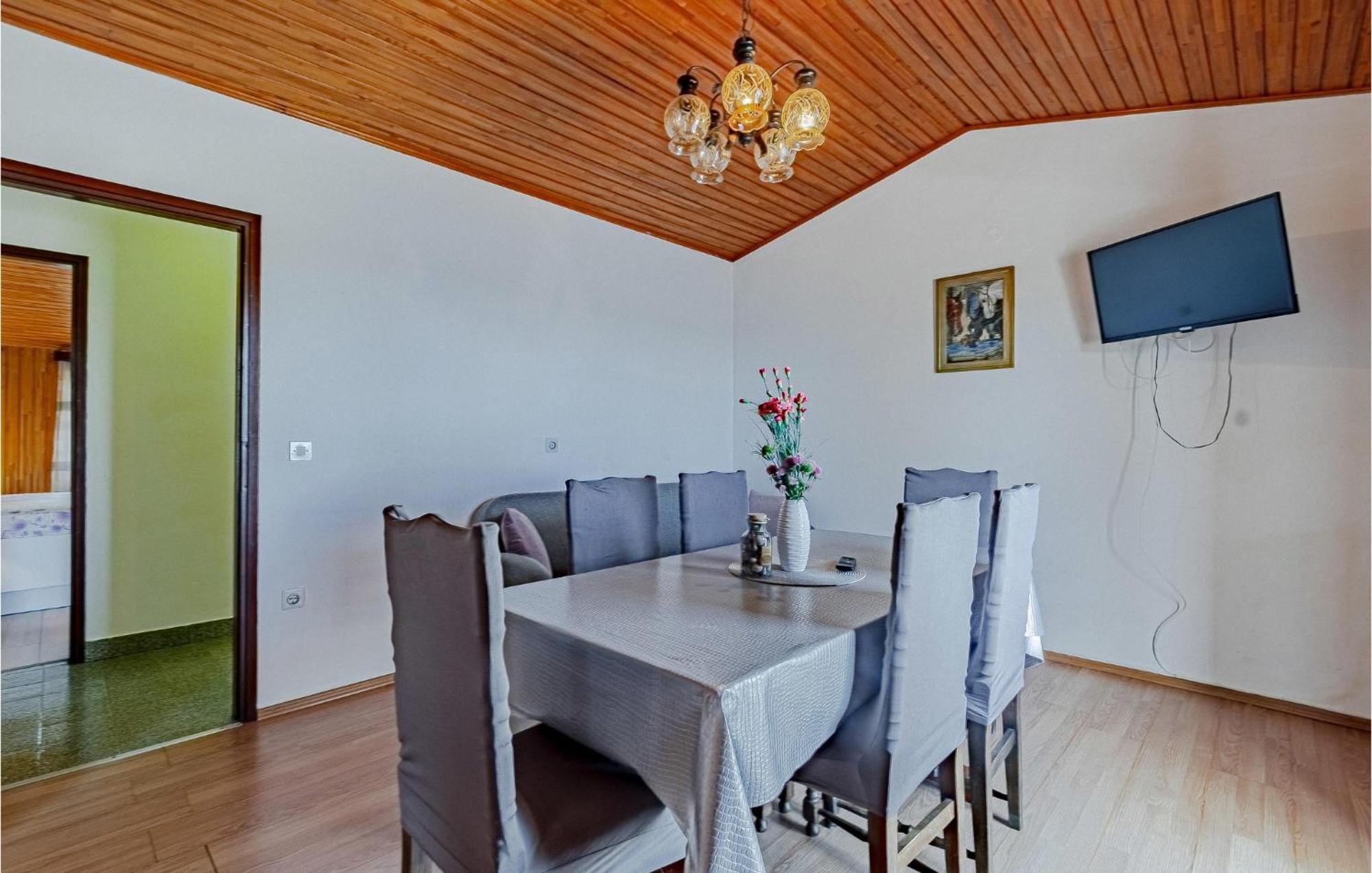 Beautiful Home In Prizba With Kitchen エクステリア 写真