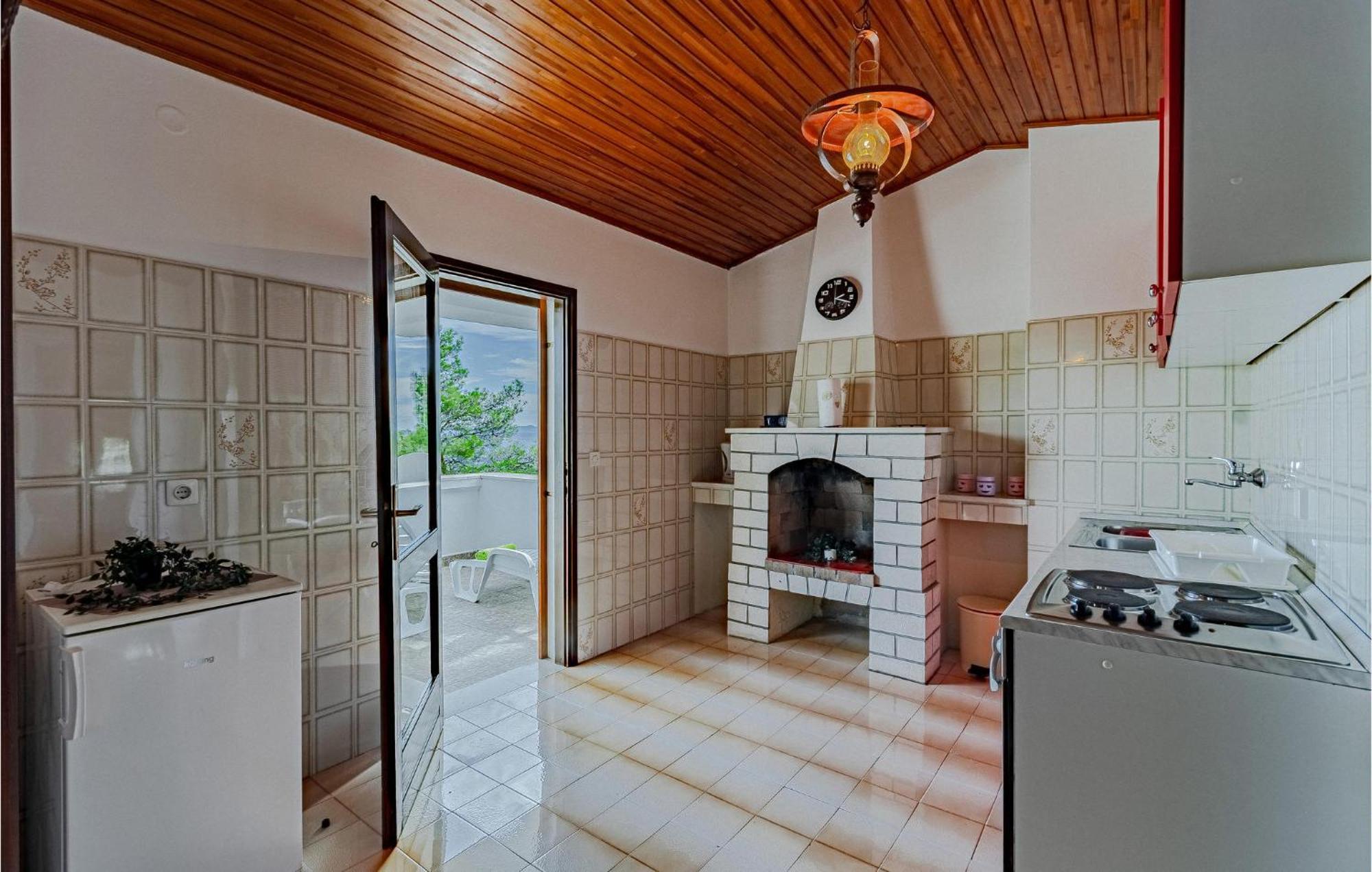 Beautiful Home In Prizba With Kitchen エクステリア 写真
