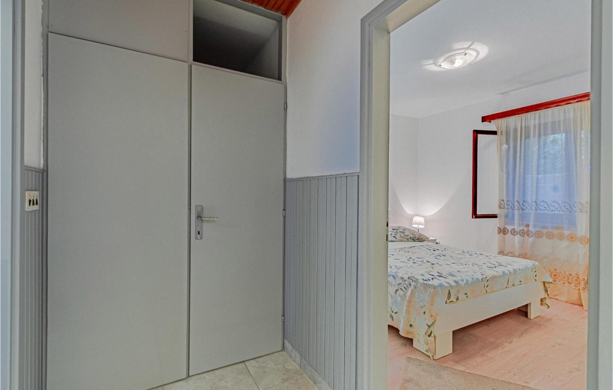Beautiful Home In Prizba With Kitchen エクステリア 写真