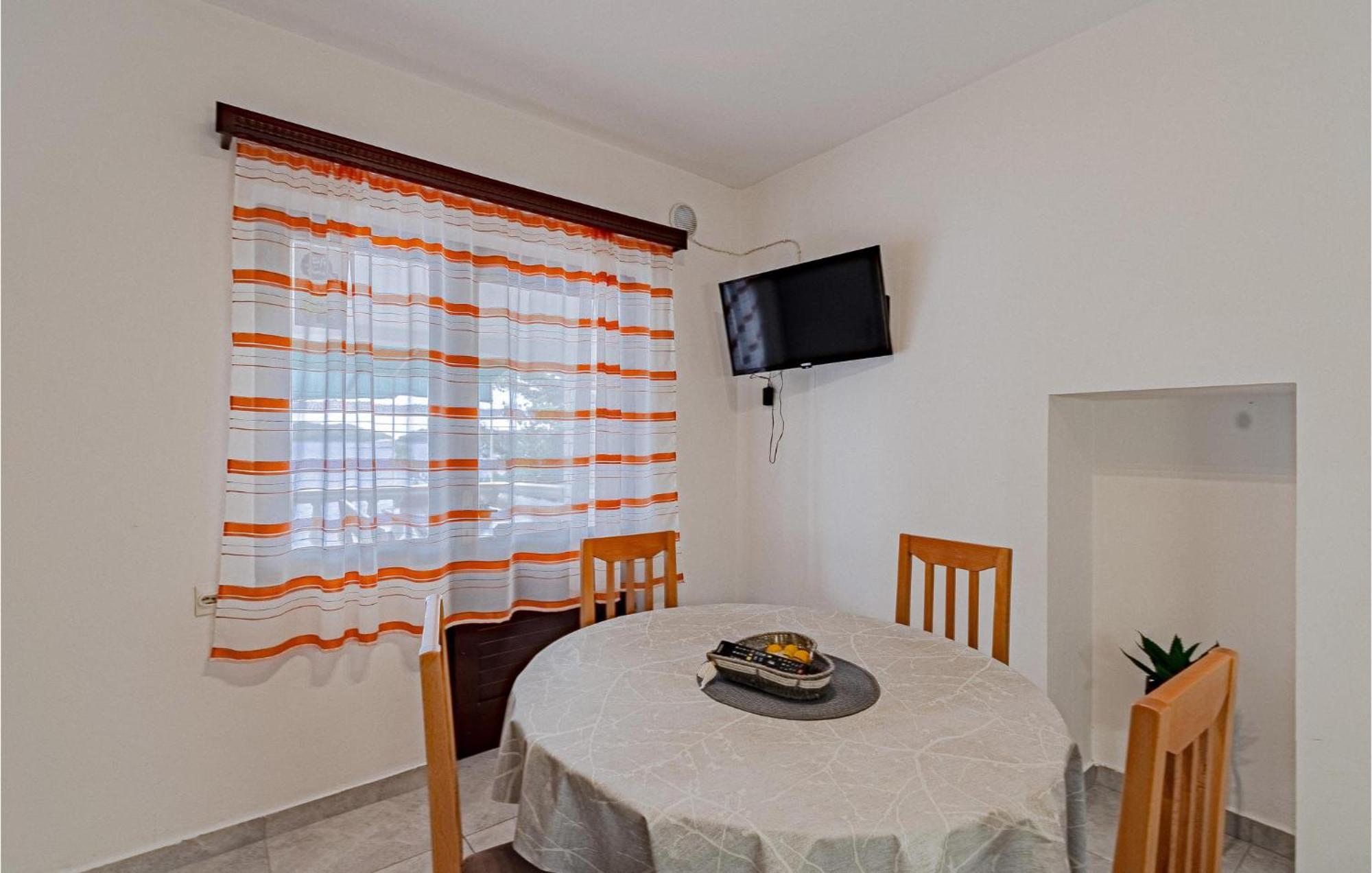 Beautiful Home In Prizba With Kitchen エクステリア 写真