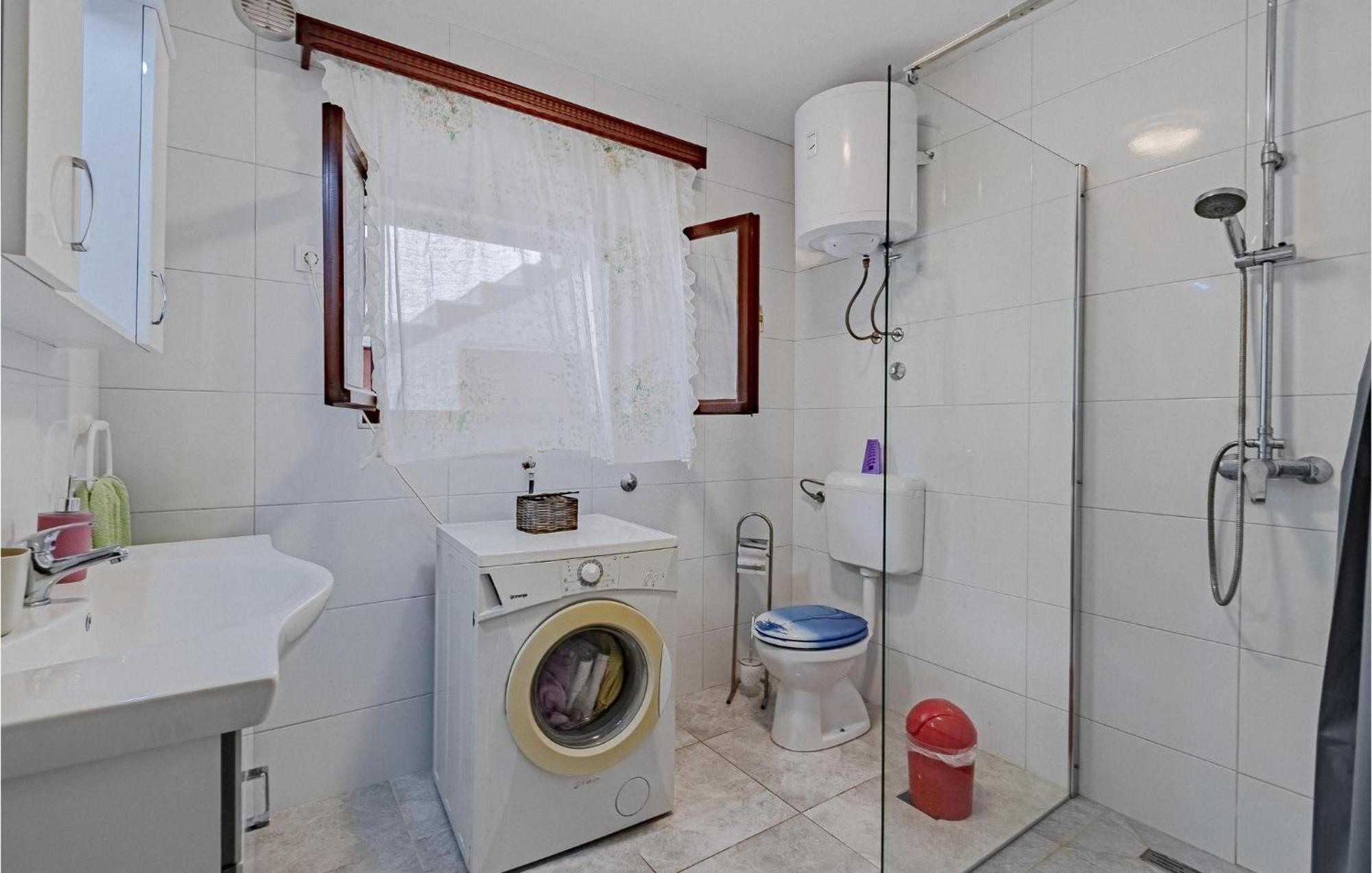 Beautiful Home In Prizba With Kitchen エクステリア 写真
