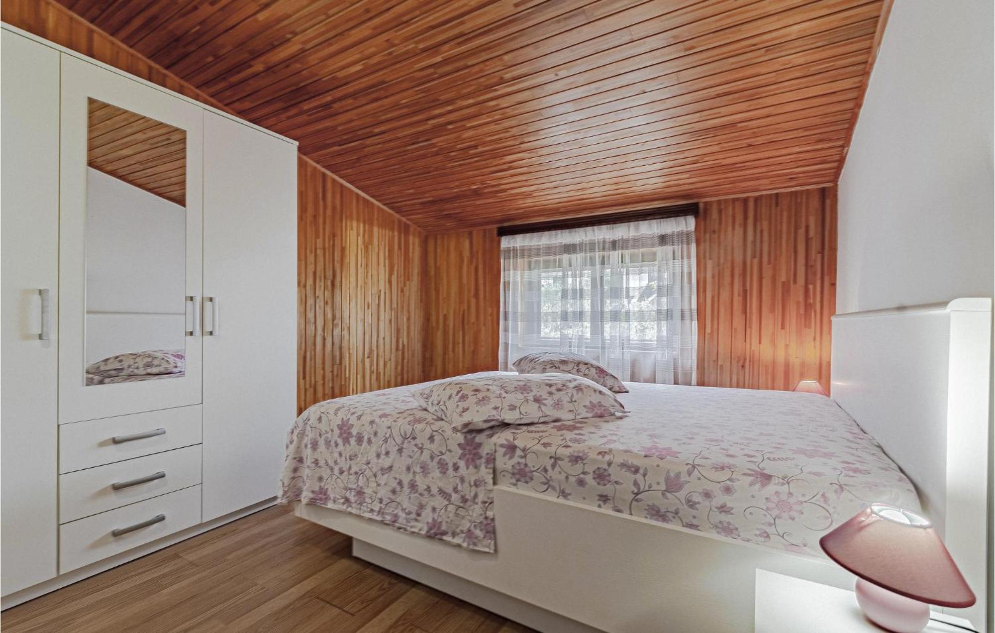 Beautiful Home In Prizba With Kitchen エクステリア 写真