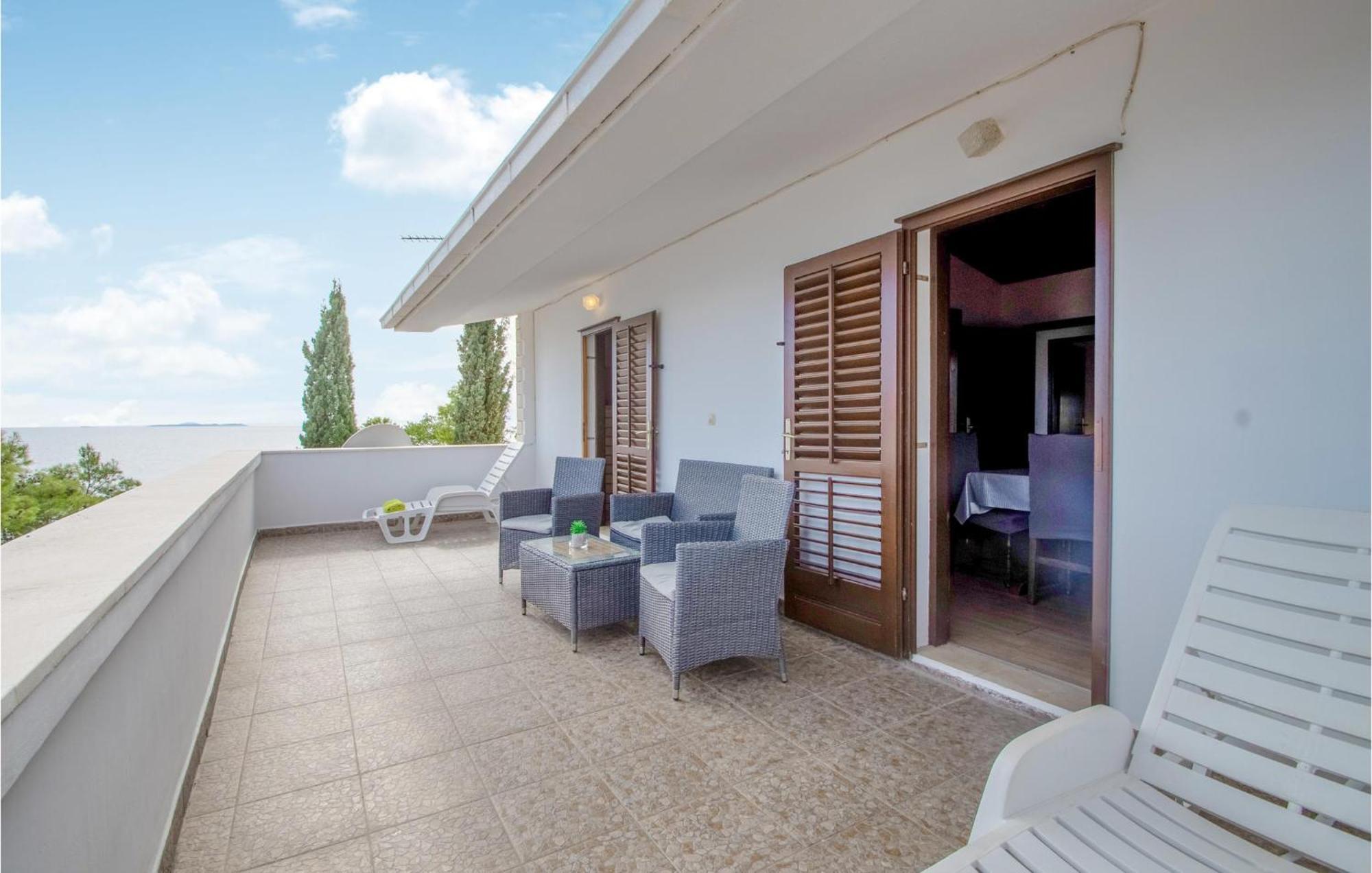 Beautiful Home In Prizba With Kitchen エクステリア 写真