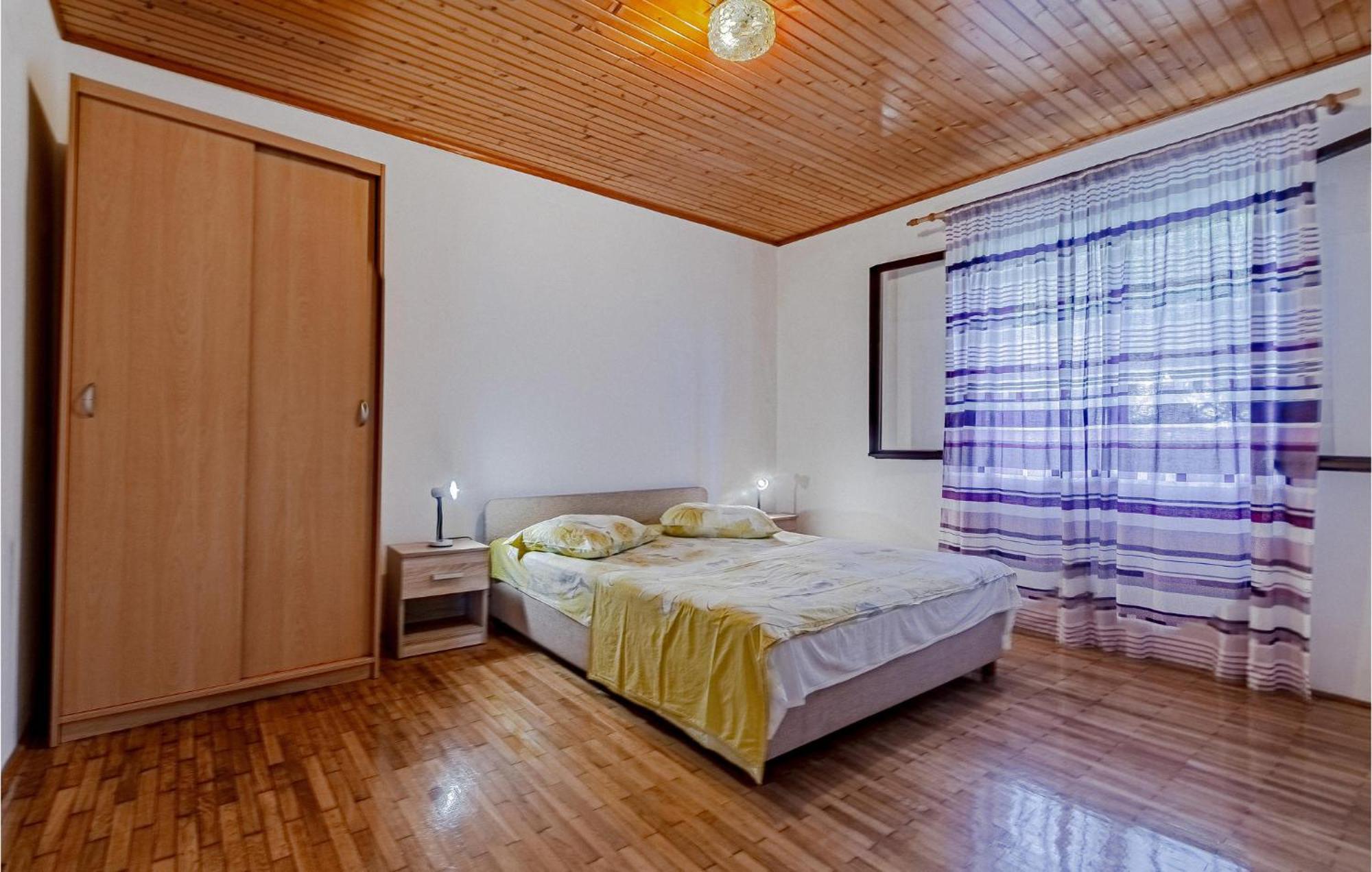 Beautiful Home In Prizba With Kitchen エクステリア 写真