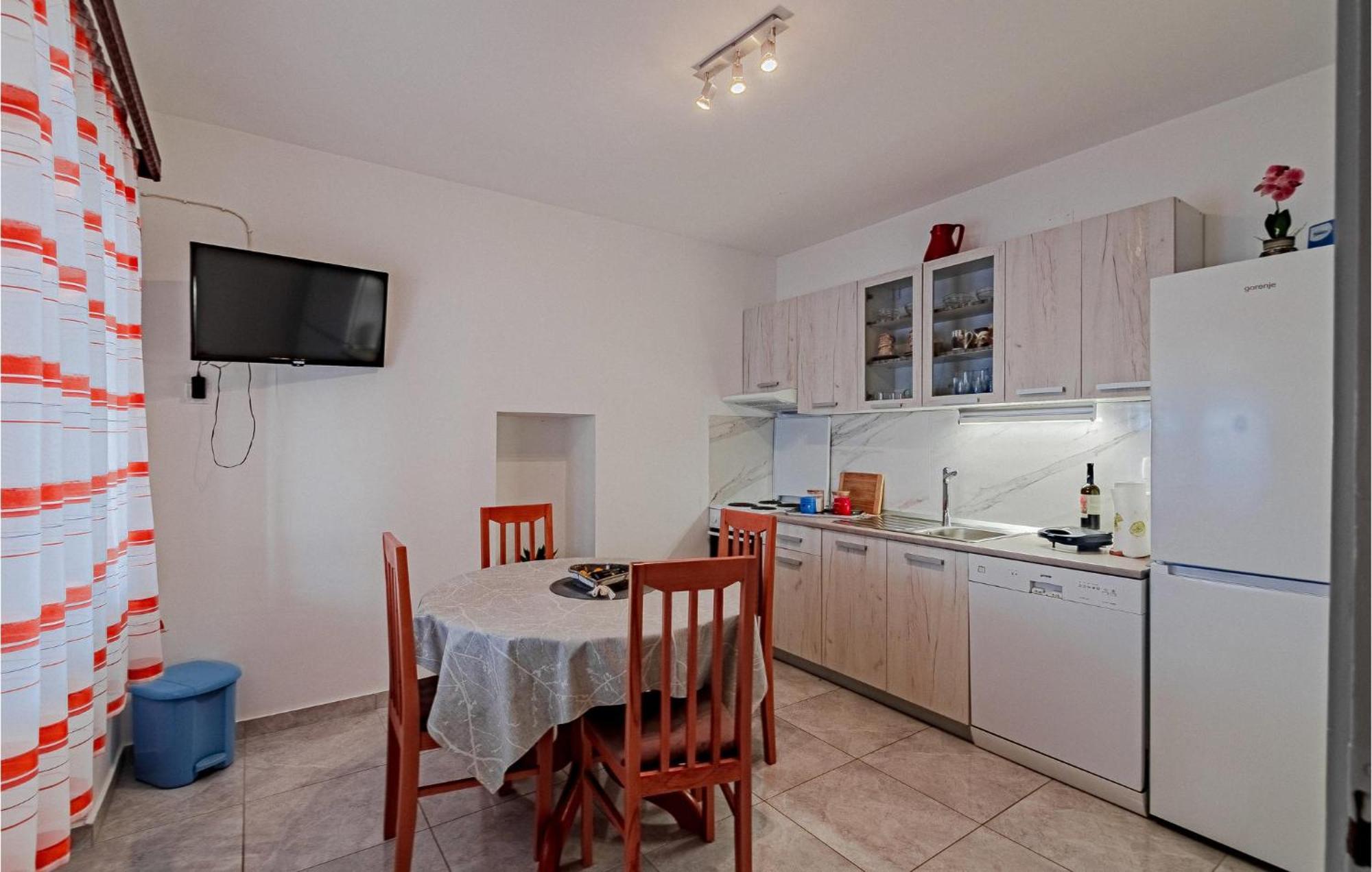Beautiful Home In Prizba With Kitchen エクステリア 写真