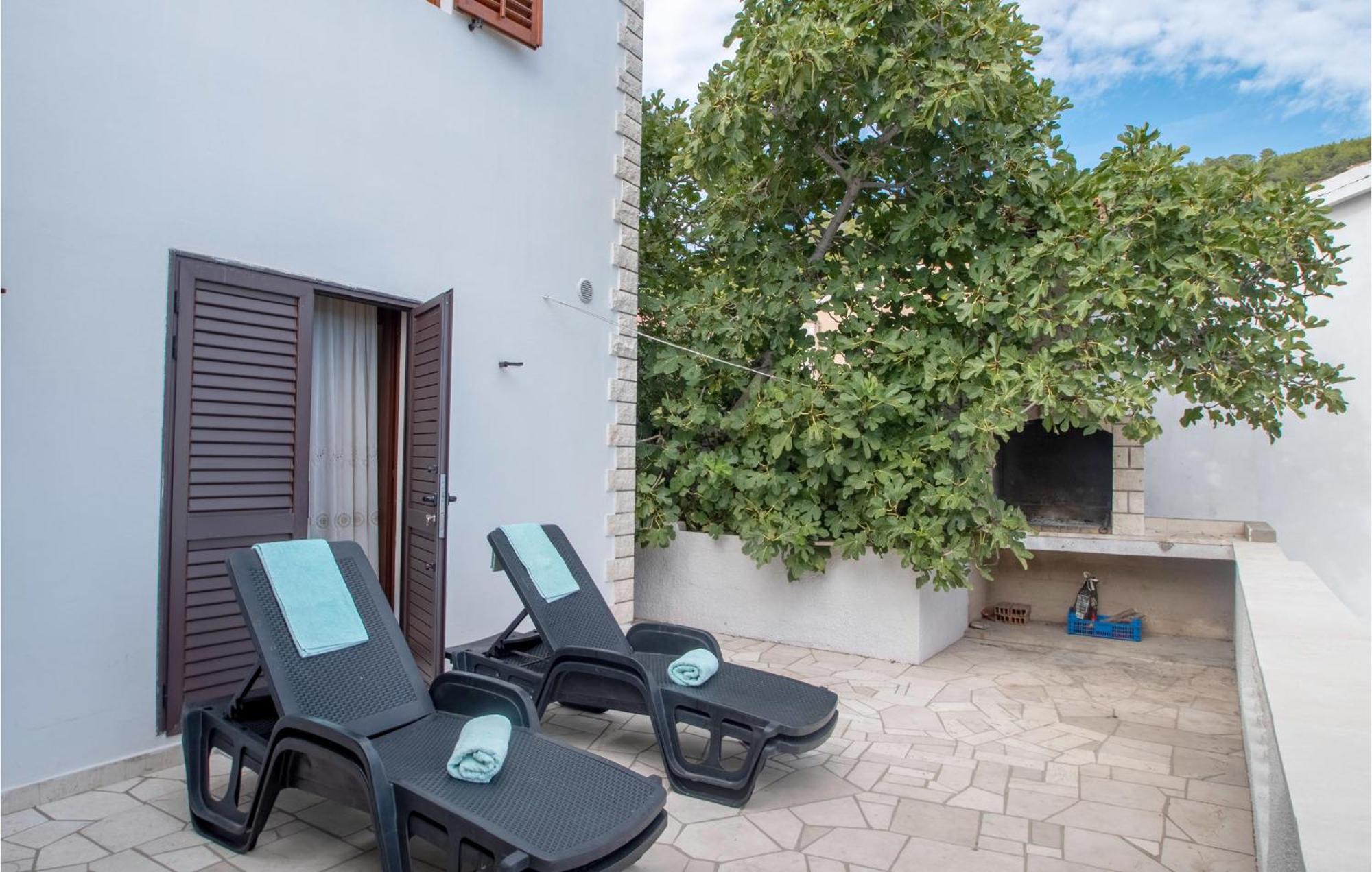 Beautiful Home In Prizba With Kitchen エクステリア 写真
